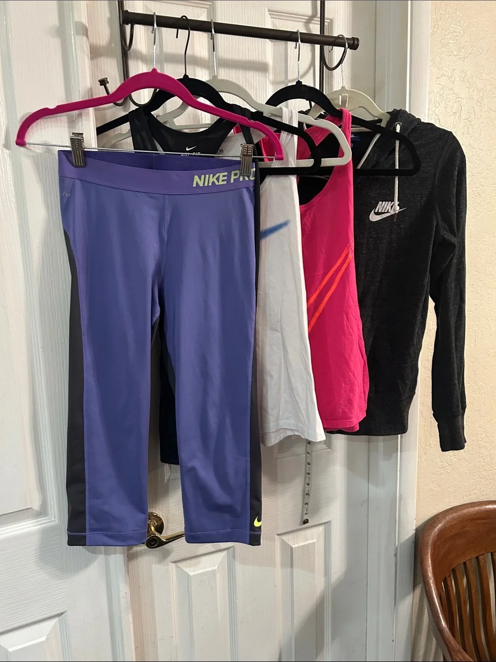 Huge Nike lot !! Tops / leggings & bag